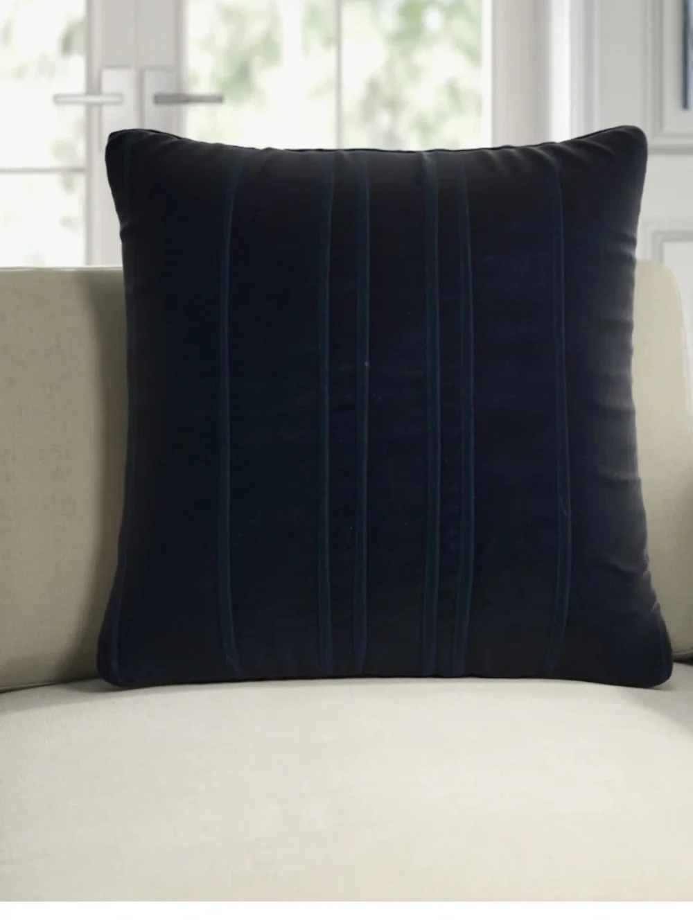 NWT Estelle Square Pillow Cover & Insert Black Set of 2 22x22